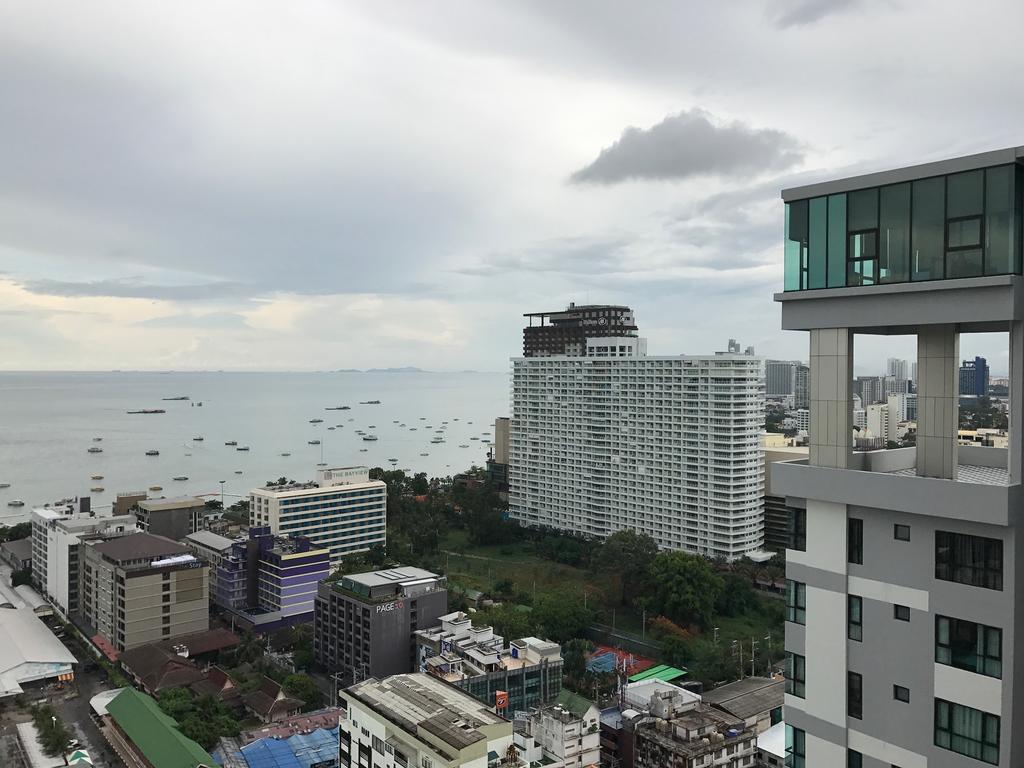 The Base Highfl Seaview Apartment Pattaya Exterior photo