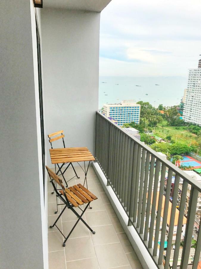 The Base Highfl Seaview Apartment Pattaya Exterior photo